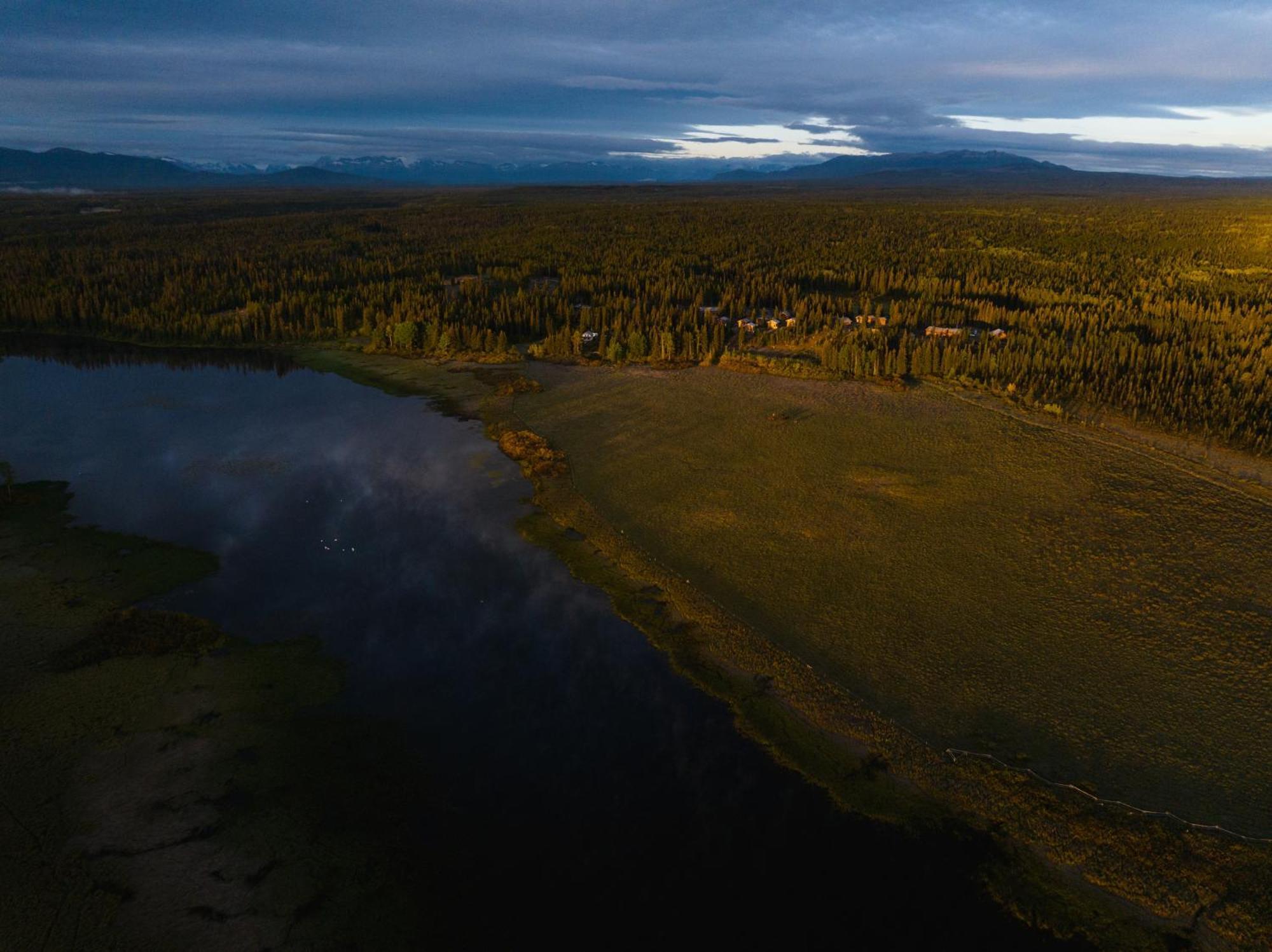 Red Cariboo Resort Anahim Lake 外观 照片
