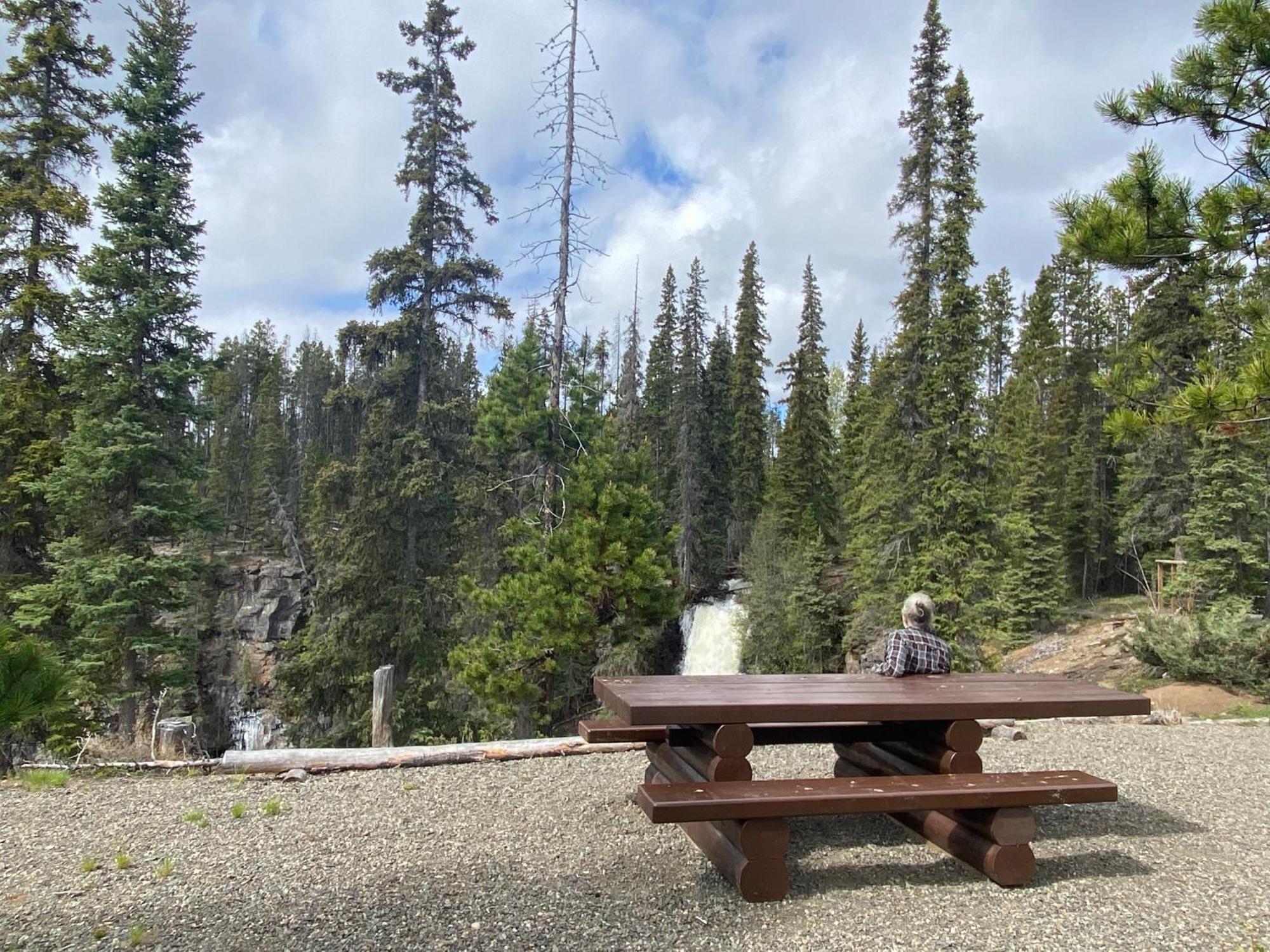 Red Cariboo Resort Anahim Lake 外观 照片