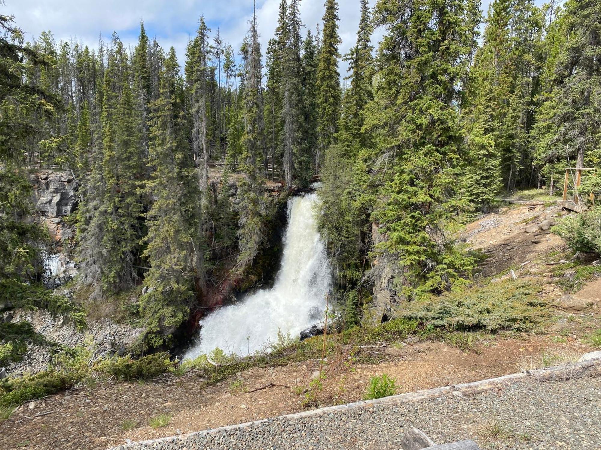 Red Cariboo Resort Anahim Lake 外观 照片